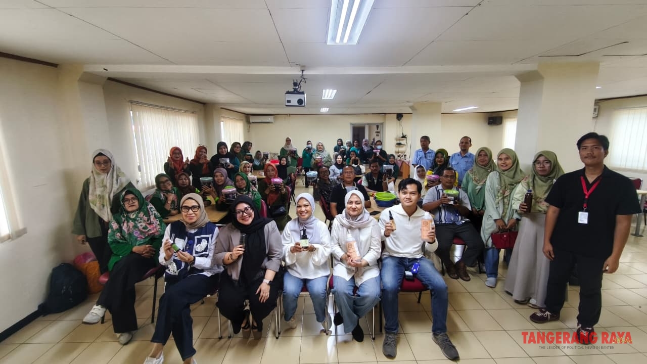 PT Indah Kiat Tangerang, Latih KWT Olah Sampah Organik Menjadi Eco Enzyme, Berpeluang Dibeli Be Cleanzy Rp30 Ribu Per