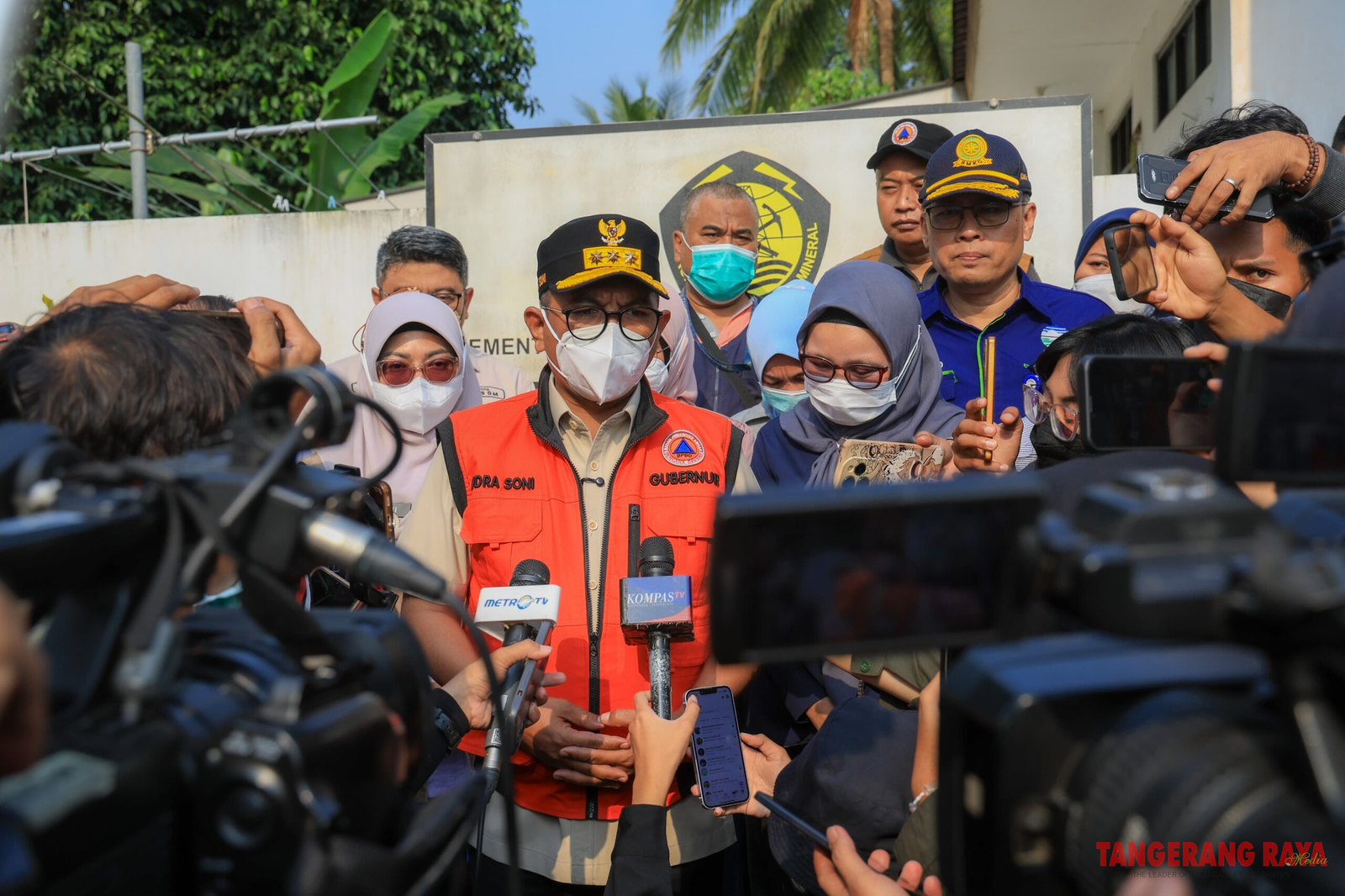 Pantau Anak KrakatauAndra Soni: Keselamatan Masyarakat Jadi Prioritas