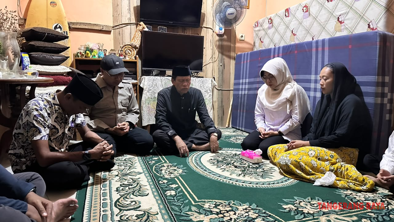 Bupati Dewi Beri Penguatan Keluarga Korban Selat Sunda