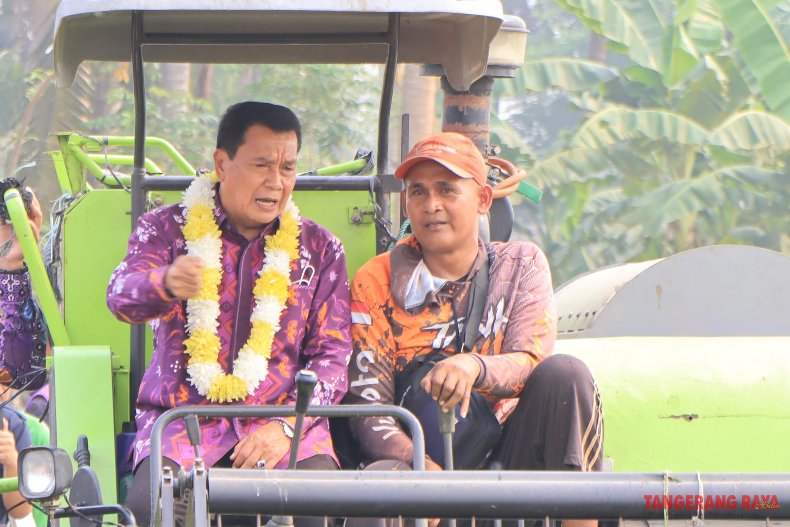 Bupati Perkuat Pertanian, Petani Terima Bantuan