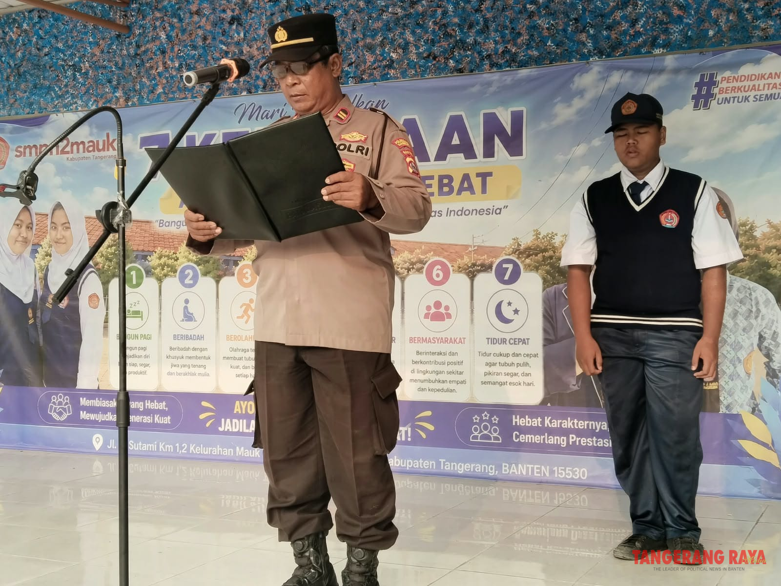 Kanit Binmas Polsek Mauk Jadi Pembina Upacara di SMPN 2 Mauk