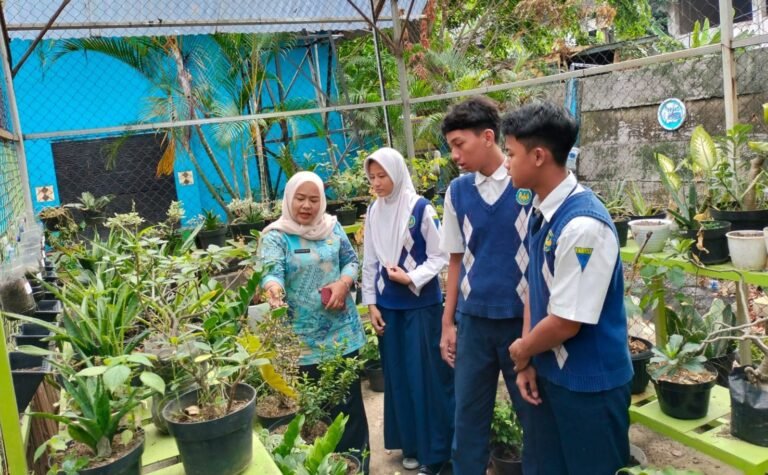 SMPN 1 Kota Tangerang Perkuat Budaya Peduli Lingkungan melalui Kebiasaan Siswa