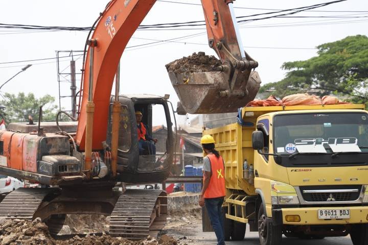 Jalan Garuda Batuceper Dibedah, Akses Warga Tetap Jalan