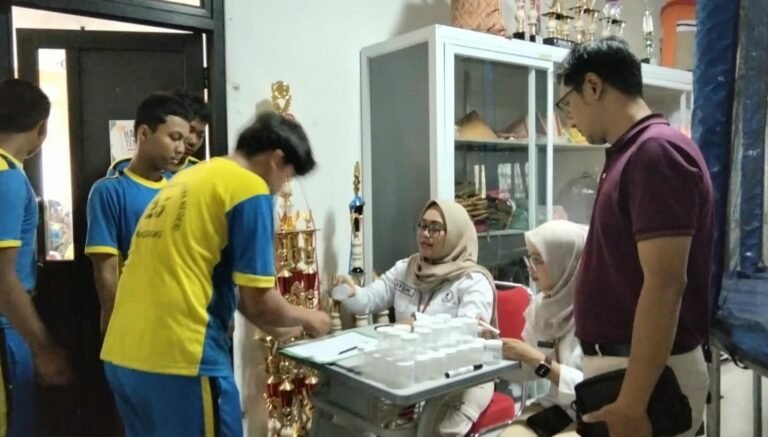 Siswa SMP Negeri 25 Kota Tangerang Jalani Tes Urine