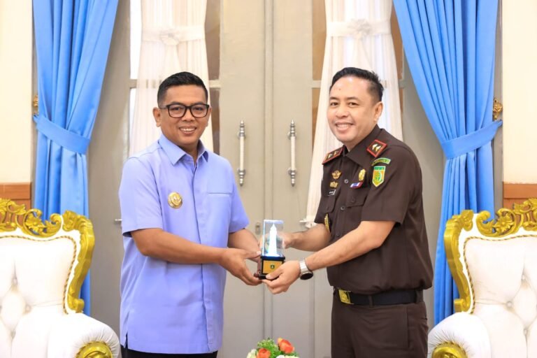 Silaturahmi Bareng Kajati, Gubernur Andra Soni Bicara Program Pembangunan