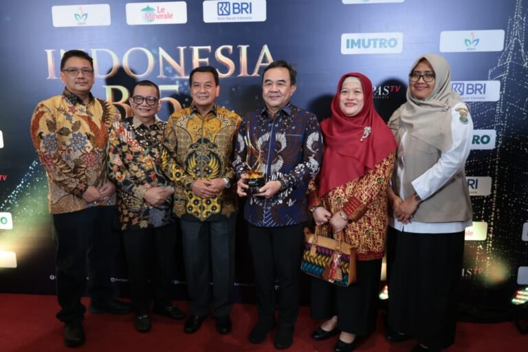 Bupati Tangerang Diganjar Lagi Penghargaan