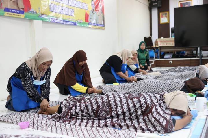 Berdayakan Masyarakat Rentan, Pemkot Tangerang Gelar Pelatihan Pijat Gratis