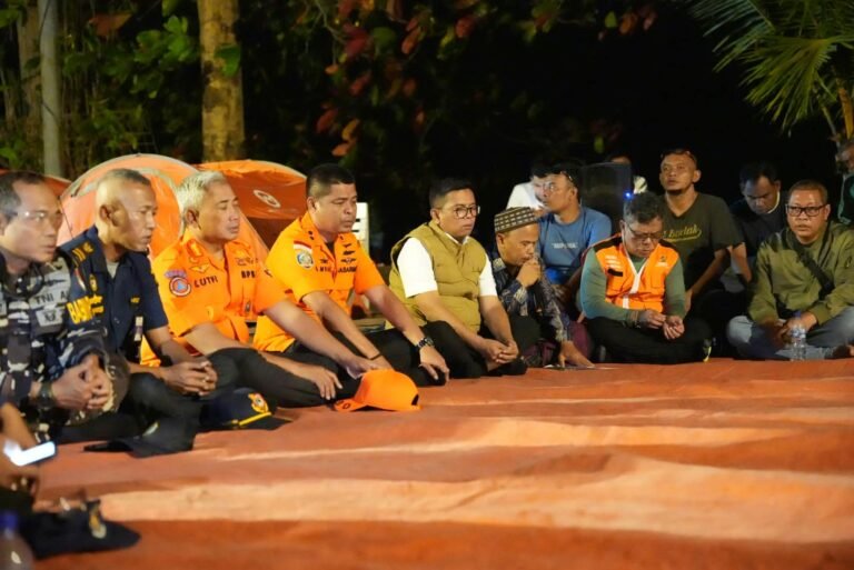Doa dari Carita, Andra Soni Harap 8 Orang Selamat