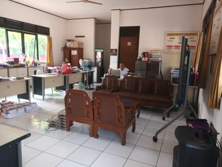 Guru Bebas Merokok di SDN Bencongan 7 Tanpa Pengawasan Disdik dan BKPSDM