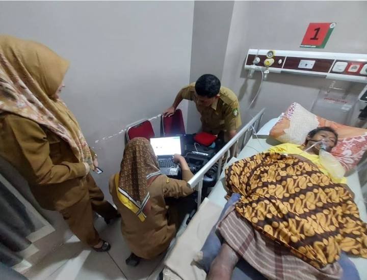 Jemput Bola, Kecamatan Ciledug Rekam KTP-el Lansia di Rumah Sakit