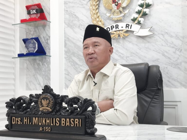 Mukhlis Basri Minta Warga Lampung Siaga Hadapi Abu Krakatau
