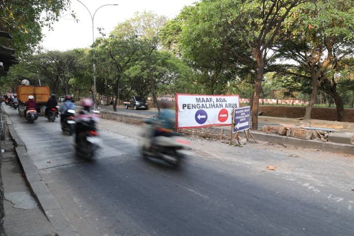 Perbaikan Ruas Jalan Marsekal Suryadarma Capai 52,14 Persen