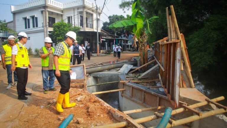 Pilar Soroti Turap, Bangunan di Bantaran Ikut Disorot