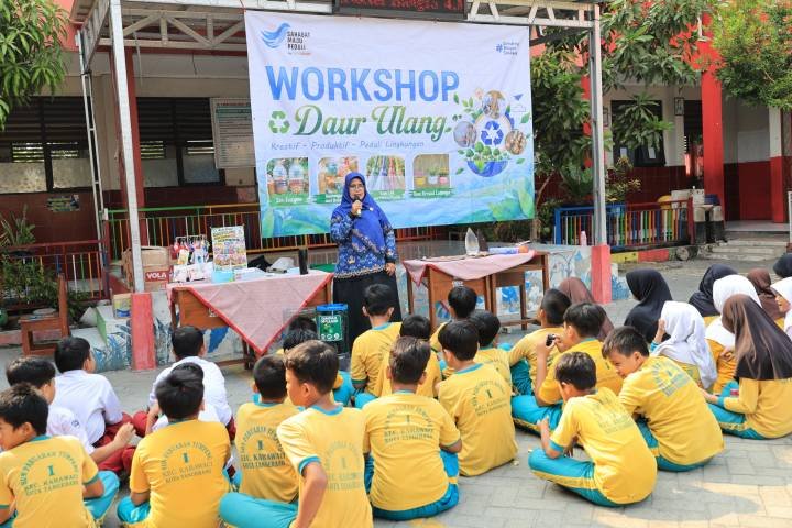 SDN Pabuaran Tumpeng 1 Edukasi Siswa Ubah Sampah Jadi Barang Berguna