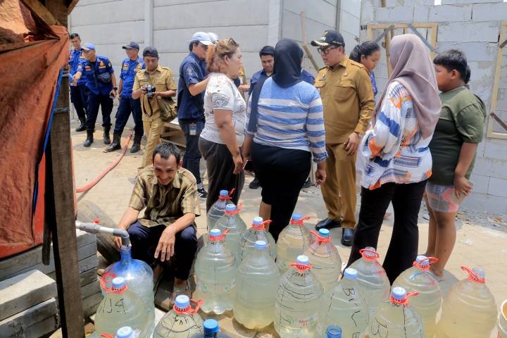Empat Titik Kekeringan, Pemkot Salurkan Air