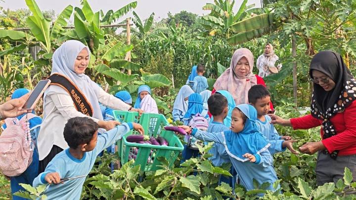 KWT Gemas Implan 1 Ajak Siswa TK Belajar Bertani Sejak Dini