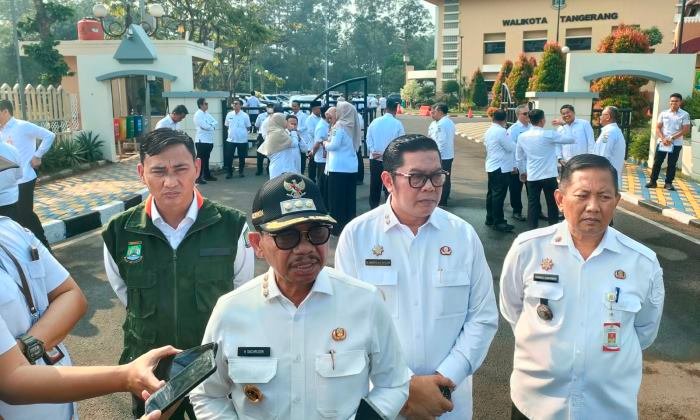 Kerahkan 600 Petugas, Pemkot Tangerang Bersihkan Ruang Publik hingga Saluran