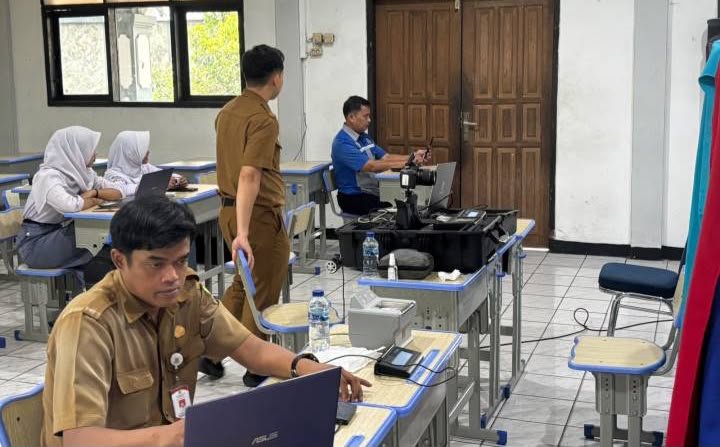 Dukcapil Nyaba Sekolah Hadir di SMK Yuppentek 1 Kota Tangerang